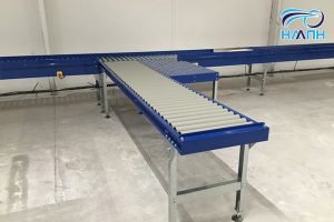 Plastic roller conveyors